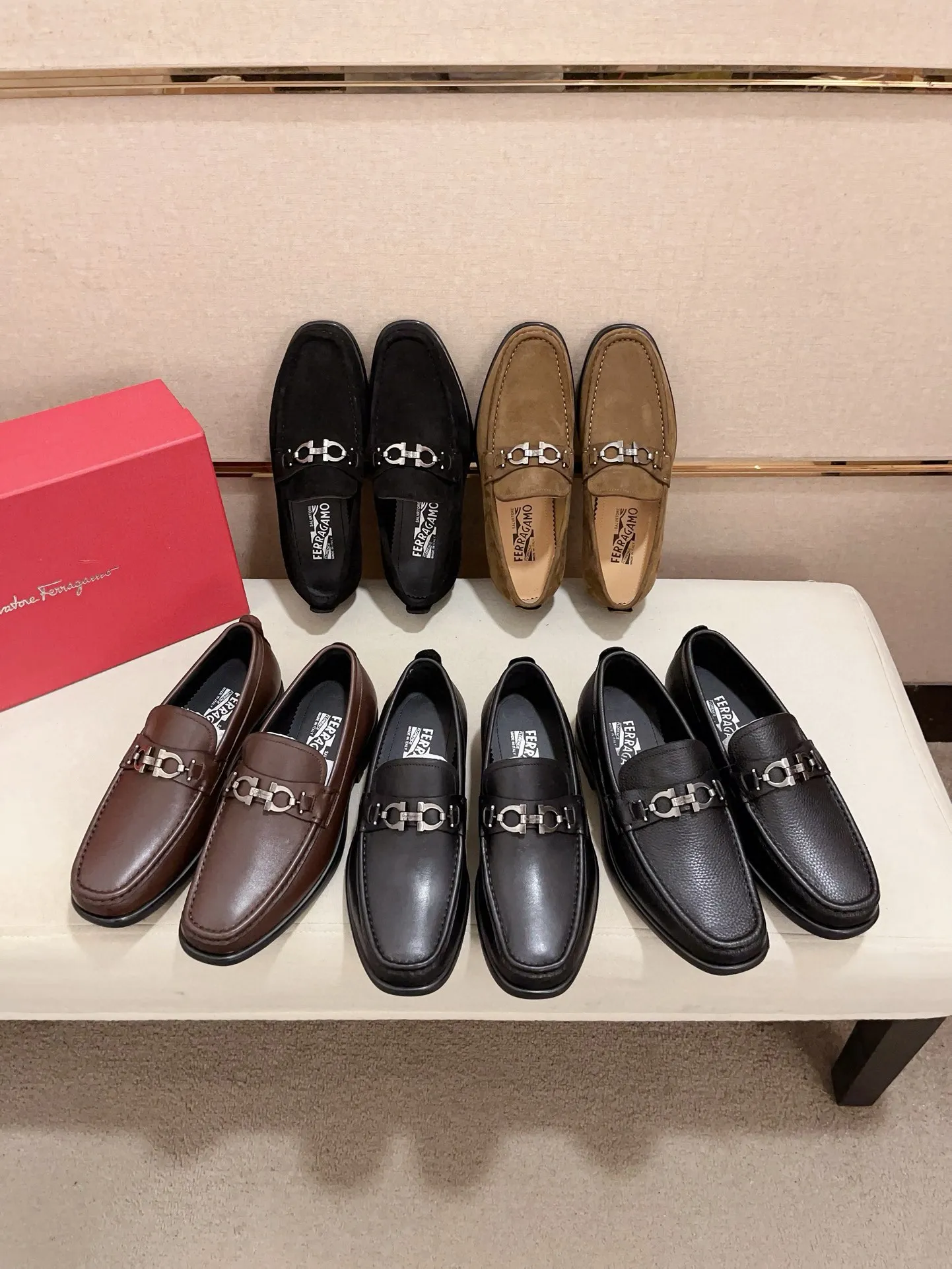 Men's shoes💰: 560💰 High version Ferragamo quality! 🆕🆕Exclusive hot-selling products in stock🔥🔥New products on the shelves, high-quality shoes, high-end driving shoes, with complete packaging! 💪 💪 Material: imported patented cowhide 🐂 + imported high-quality water-dyed cowhide lining + wear-resistant outsole 👍🏻👍🏻 Features: high-end and comfortable, purely handmade 🚀 🚀 Create the perfect shoes that suit you best 🔥 🔥 Size: (38-44) Can be customized 45 non-returnable!